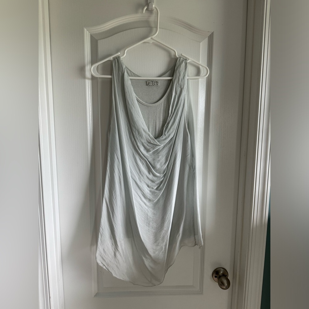 Beautiful casual flowy top.